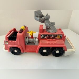 Fisher-Price 2007 L3940 Fire Truck Little People With Sounds VTG‎